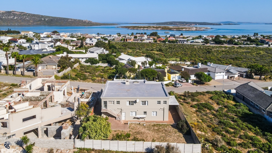 6 Bedroom Property for Sale in Middedorp Western Cape